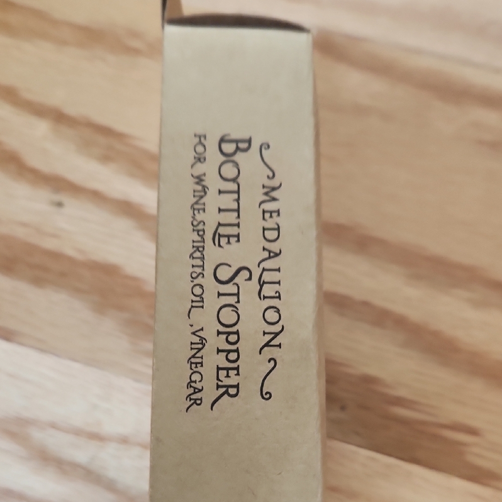 NIB Prodyne Medallion Bottle Stopper - Picture 9 of 10